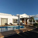 Mo Luxury Heated Pool Villa