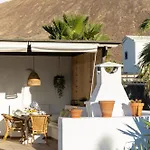 Mo Luxury Heated Pool Playa Blanca (Lanzarote)