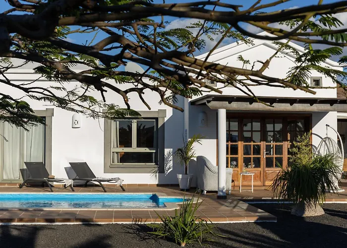 Mo Luxury Heated Pool